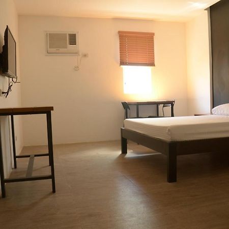 Solaris 88 Inn Tarlac City Экстерьер фото